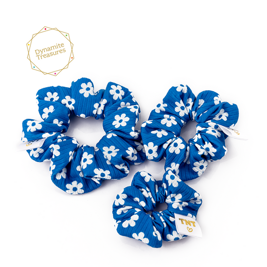 Basic Scrunchie | Blue Daisy